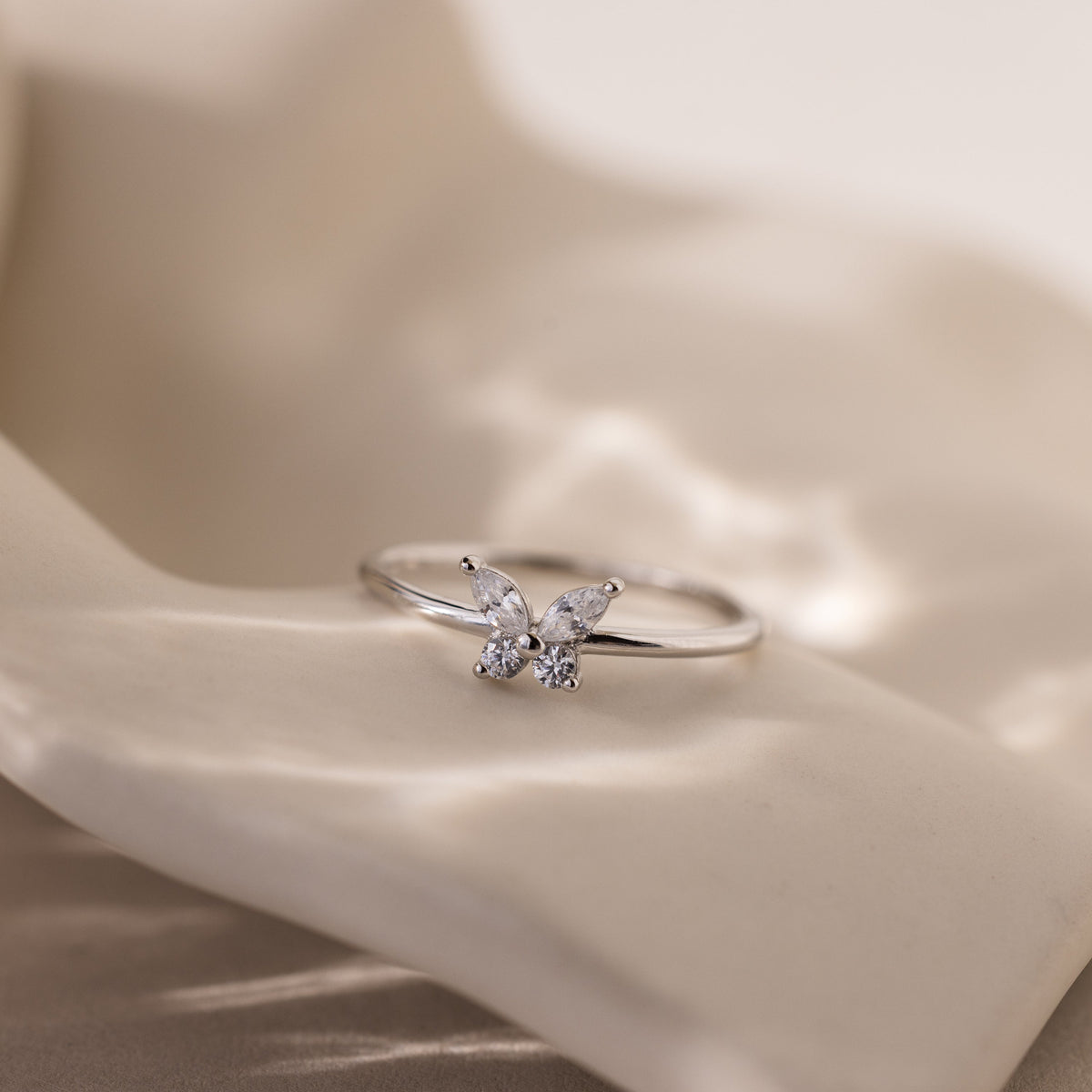 Mariposa – Elegant Diamond Ring