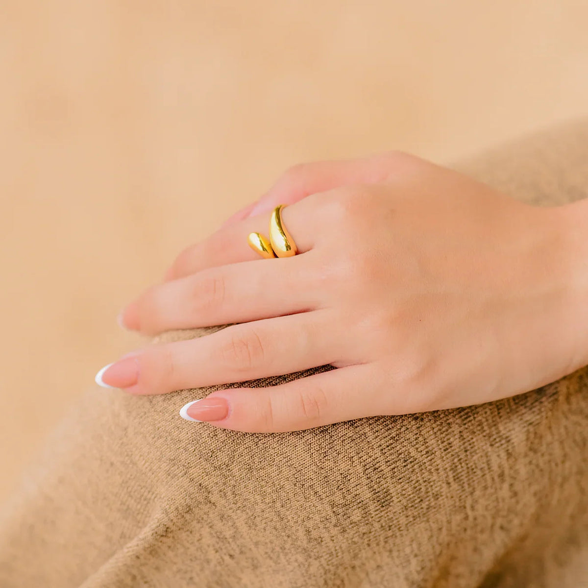 Cora – Gold Minimalist Elegant Ring