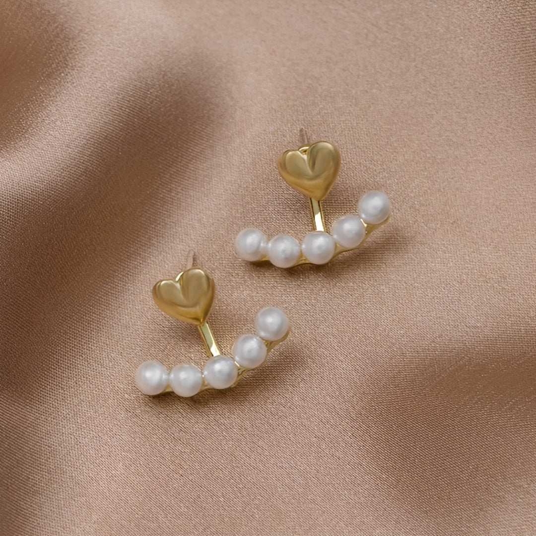 Avery – Gold heart-shaped earrings featuring pearls