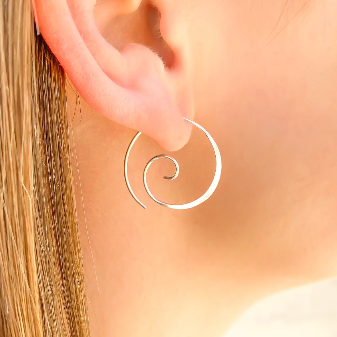 Yara – Bohemian spiral earrings in silver