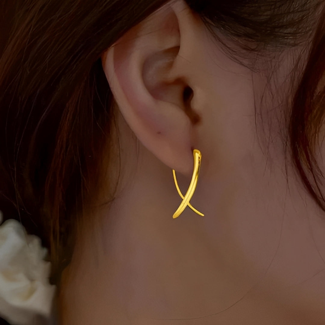 Vanny – Cross earrings in trendy gold
