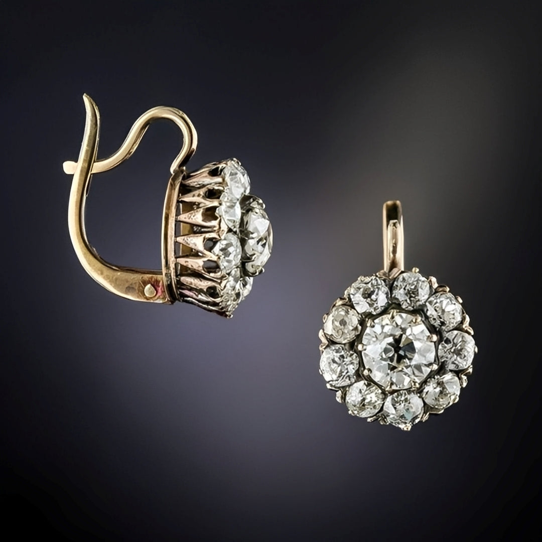 Clara – Retro Earrings in Gold with Set Stones
