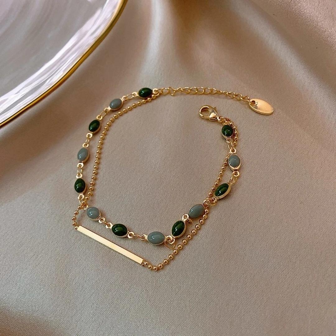 Manon – Bracelet featuring Green Stone in Gold