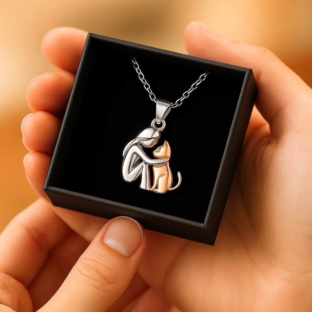 Mignon – Necklace featuring an intertwined cat pendant