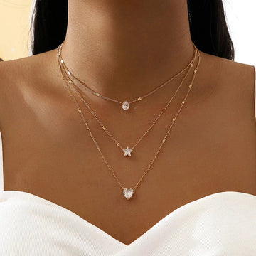 Sally – Gold chain featuring three zirconia pendants
