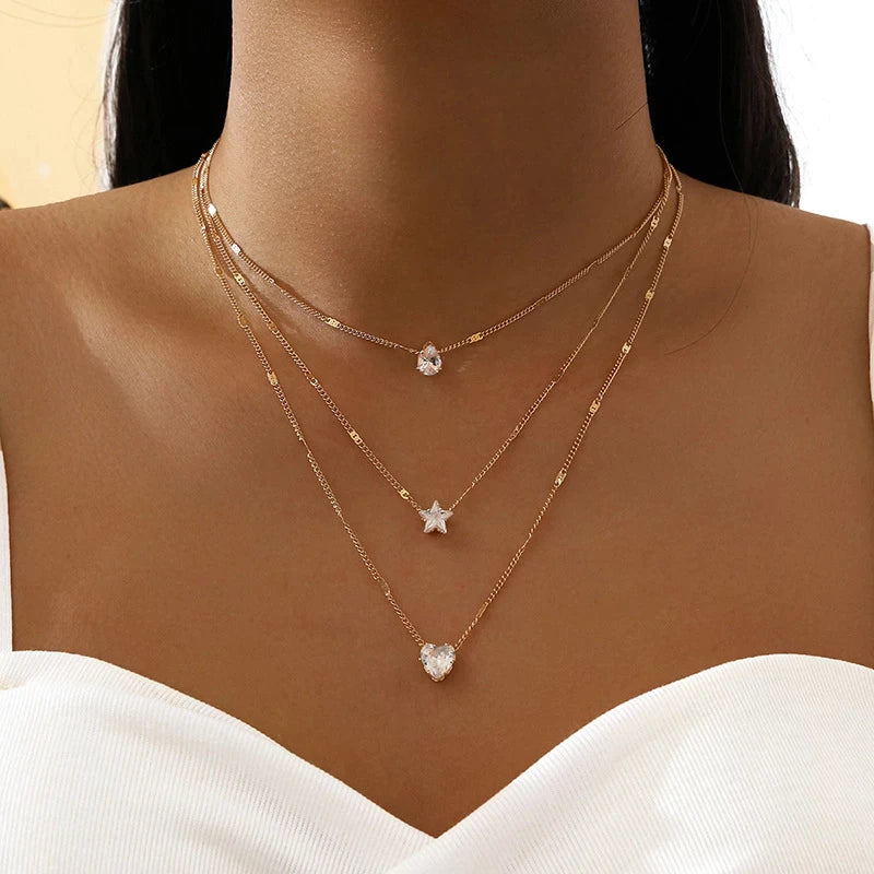 Sally – Gold chain featuring three zirconia pendants
