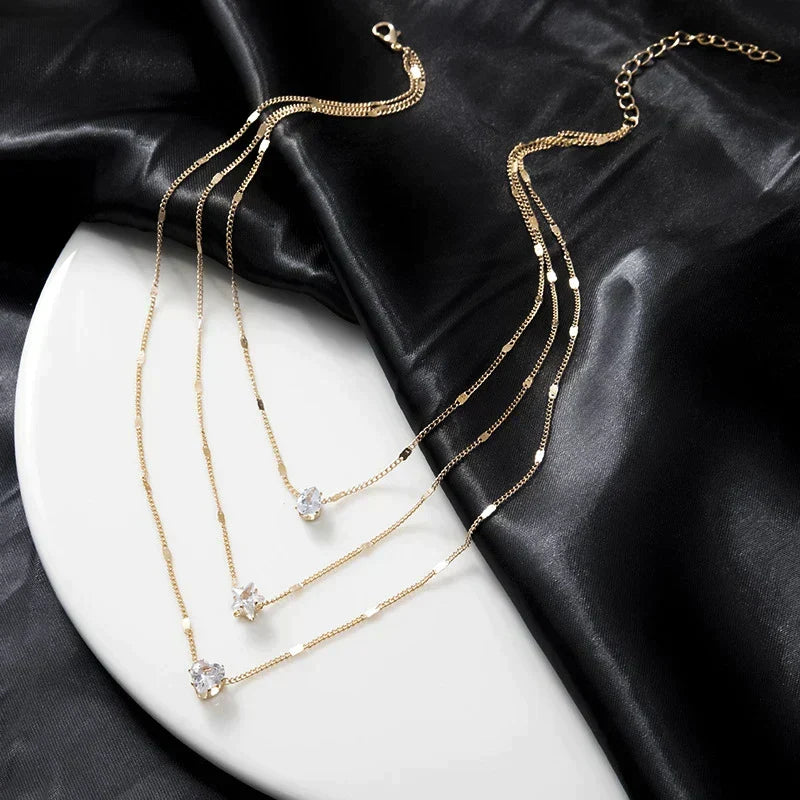 Sally – Gold chain featuring three zirconia pendants