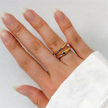 Dianne – Stylish Ring in Gold with Layering Option