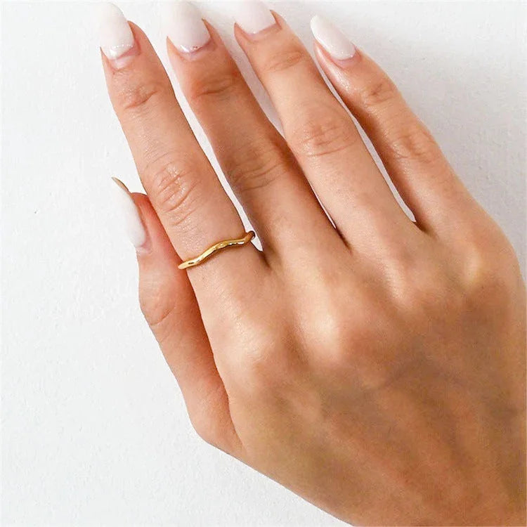 Dianne – Stylish Ring in Gold with Layering Option