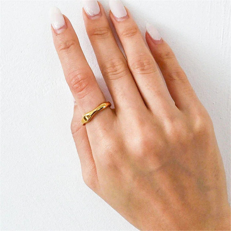 Dianne – Stylish Ring in Gold with Layering Option