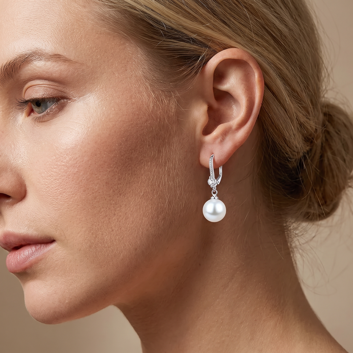 Aileen – Teardrop Shaped Gold Pearl Earrings