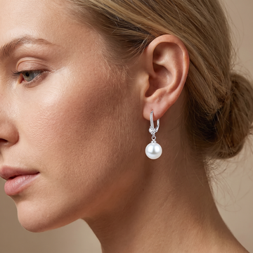 Aileen – Teardrop Shaped Gold Pearl Earrings