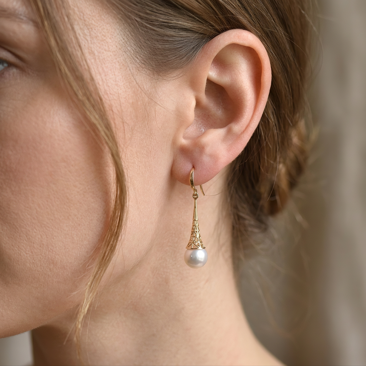 Feliza – Vintage Golden Earrings with Dangle Pearls