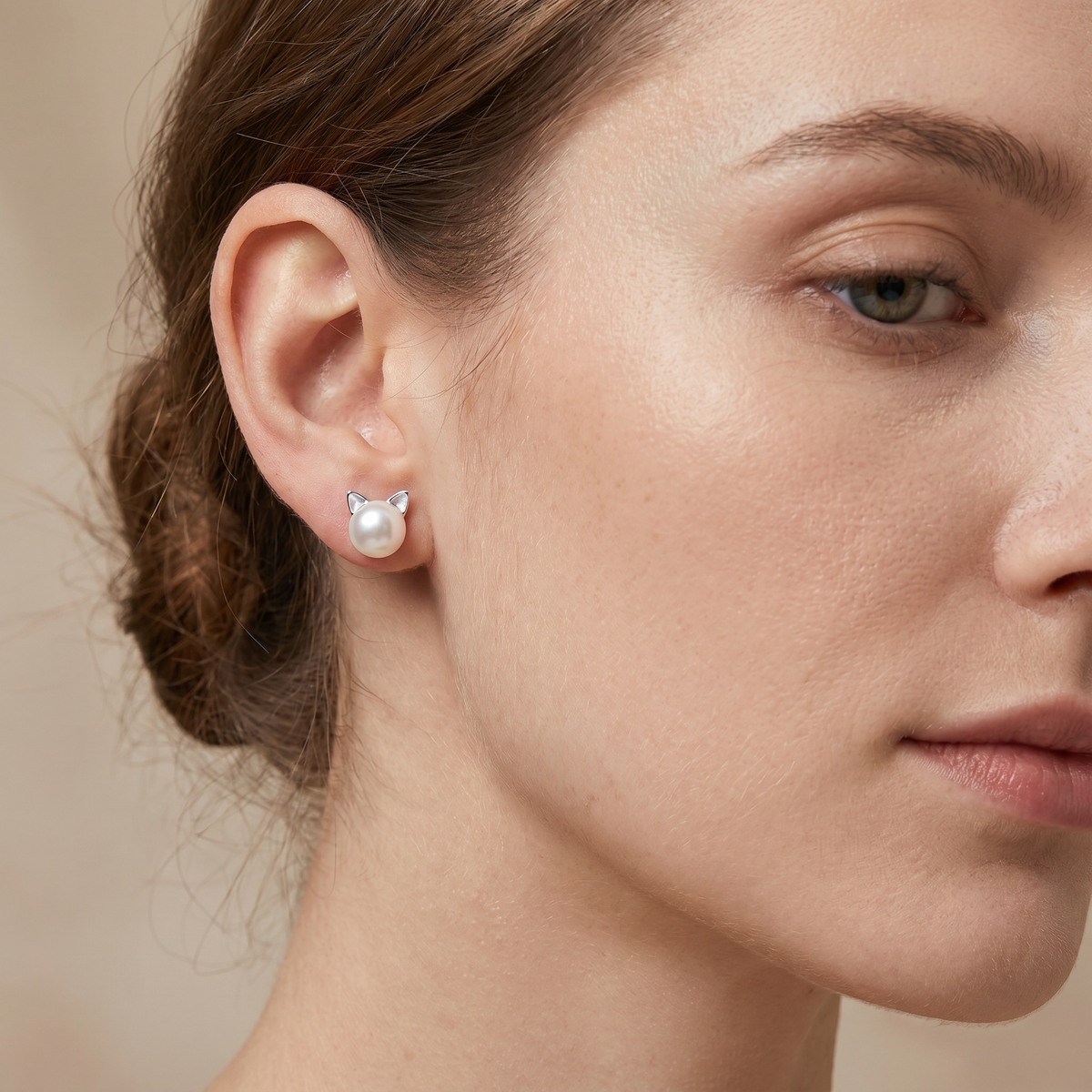 Nori – Earrings featuring chatons and pearls crafted from silver