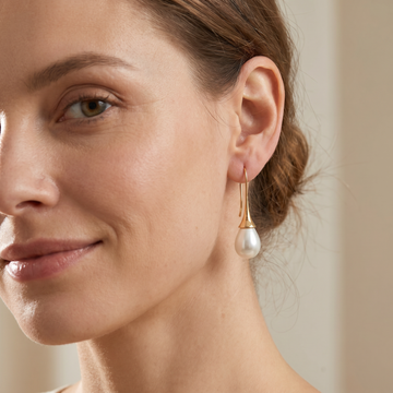 Helena – Timeless Pearl Earrings
