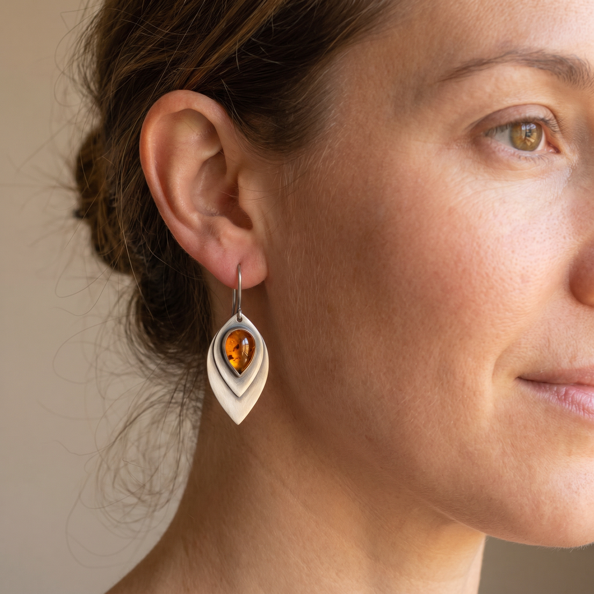Inès – Vintage Earrings Featuring Orange Stone and Silver