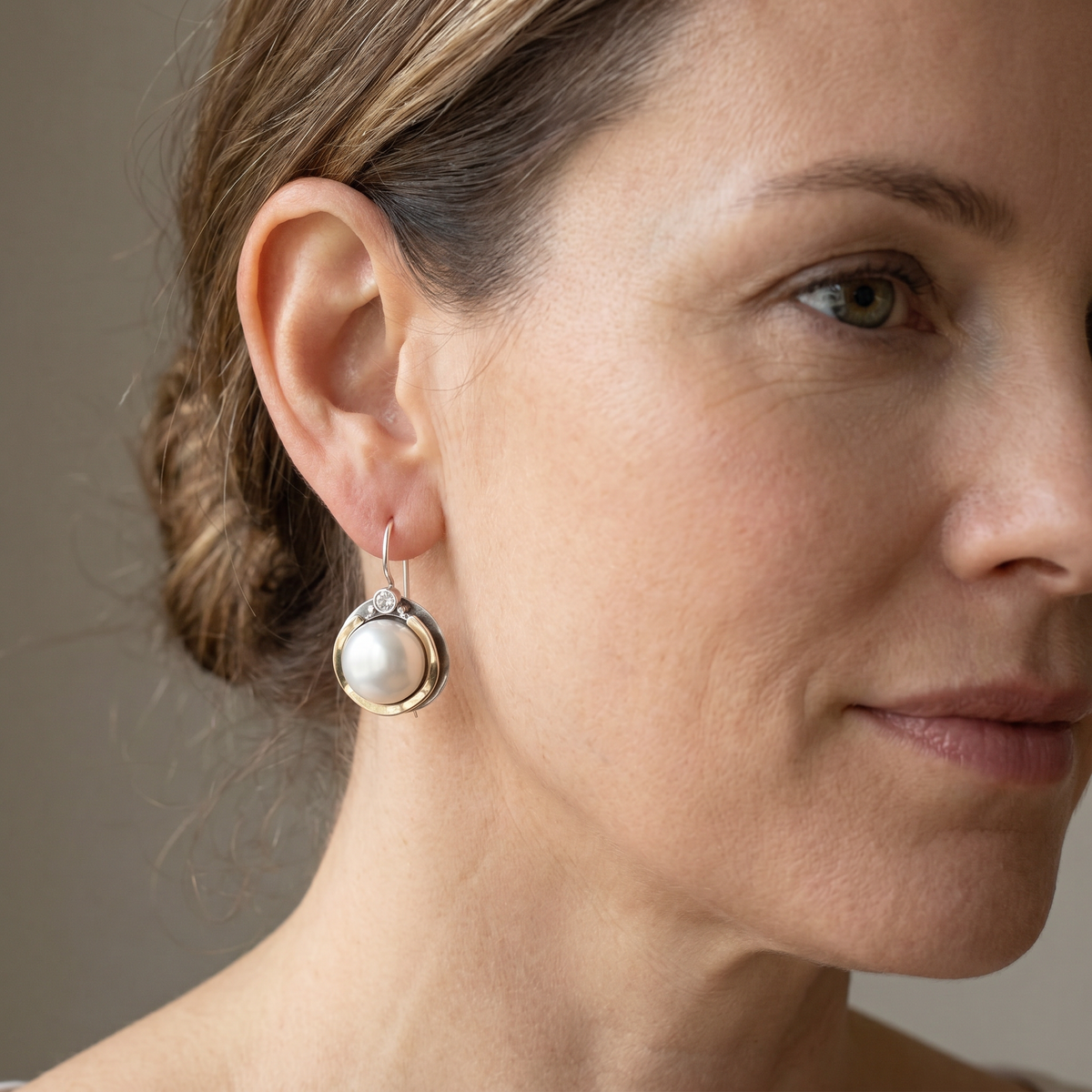 Helena – Vintage Earrings Featuring Round Pearls