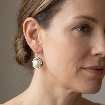 Helena – Vintage Earrings Featuring Round Pearls