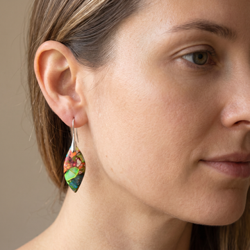 Soraya – Vintage Earrings Featuring Bright Stones