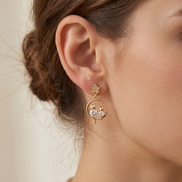 Yvie – Sophisticated Kitten Earrings
