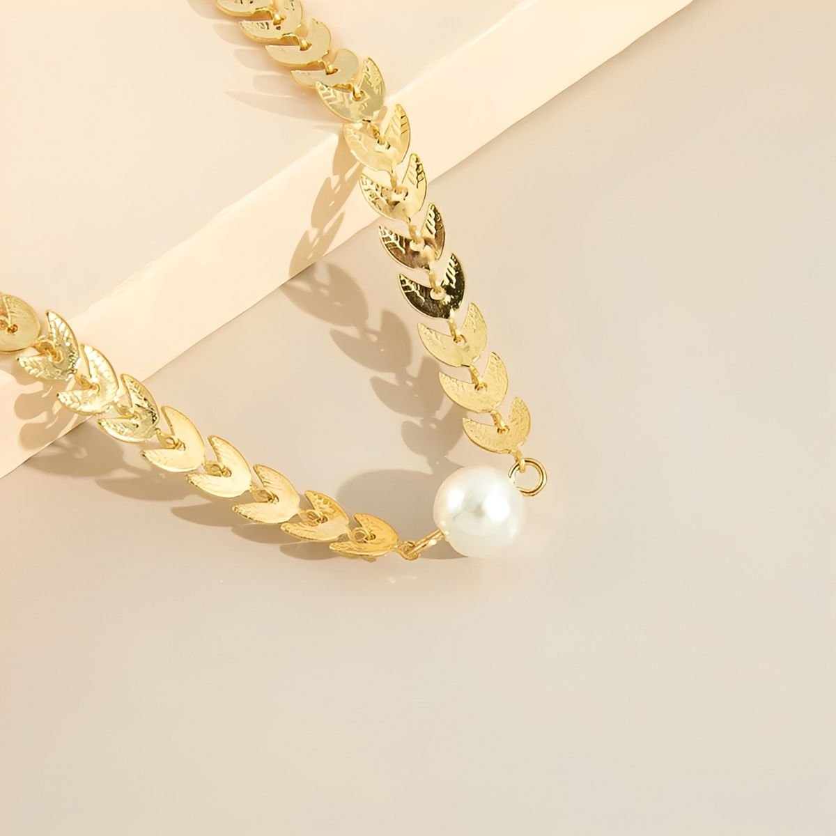 Aria – Roman Necklace in Gold & Elegant Pearl