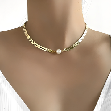 Aria – Roman Necklace in Gold & Elegant Pearl