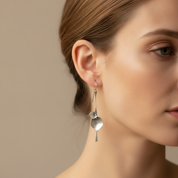 Alira – Vintage Leaf Earrings in Silver