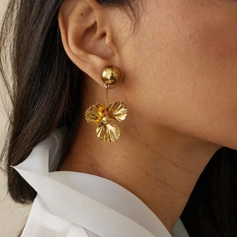 Brianna – Pansy Golden Earrings