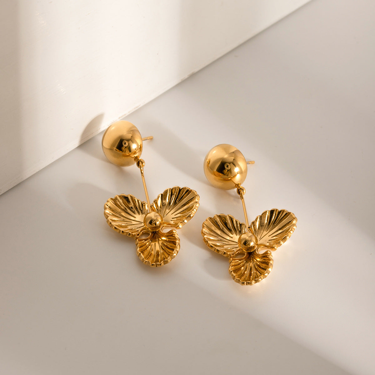 Brianna – Pansy Golden Earrings