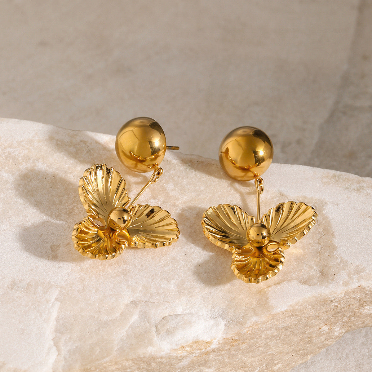 Brianna – Pansy Golden Earrings