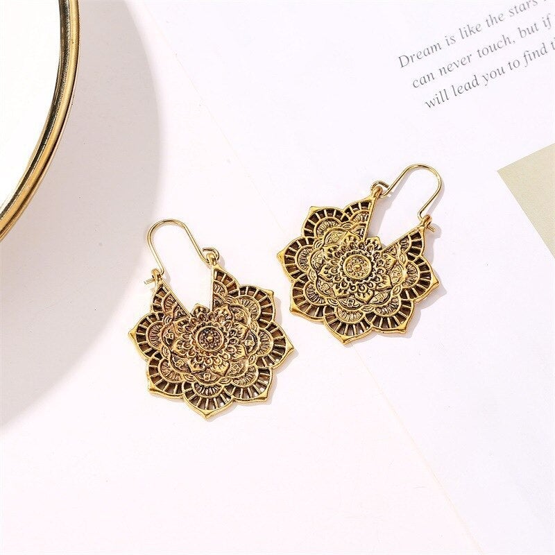 Sanya – Earrings mandala of the lotus flower