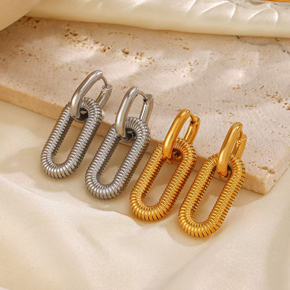 Nina – Double Elegant Oval Hoops