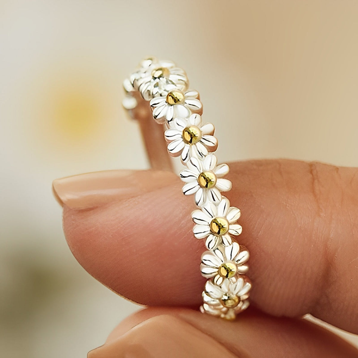 Charlie – Adjustable Silver Ring Featuring Hand-Painted Daisy