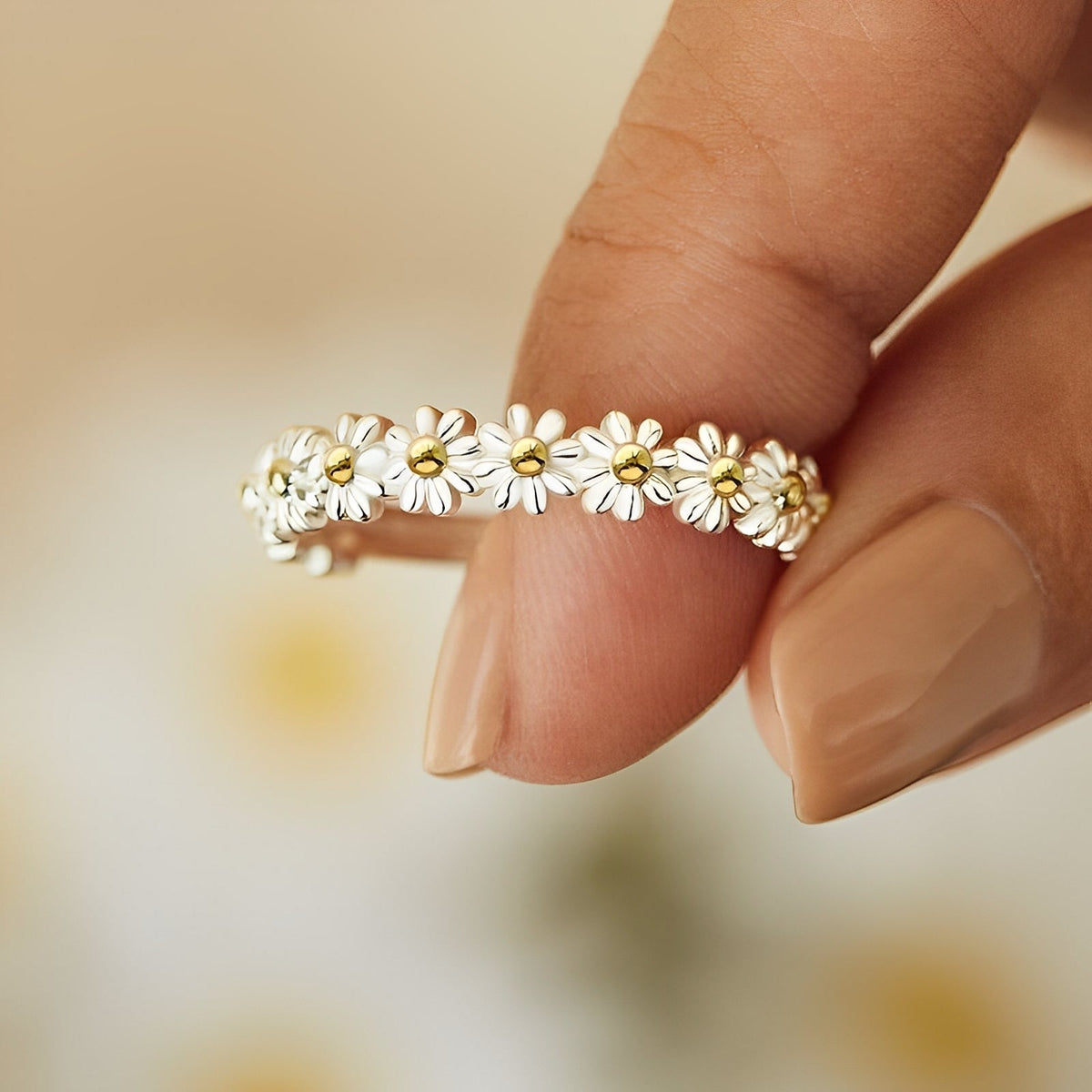 Charlie – Adjustable Silver Ring Featuring Hand-Painted Daisy
