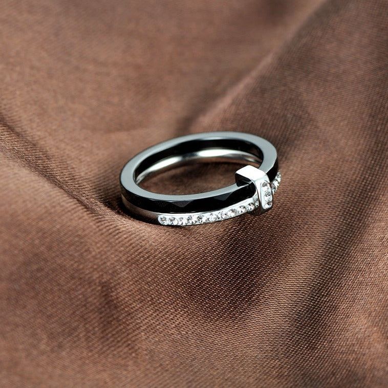 Cerelia – Elegant Ceramic Ring with Zirconia