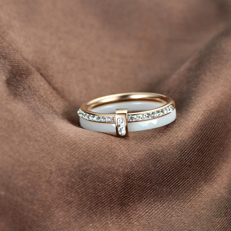Cerelia – Elegant Ceramic Ring with Zirconia