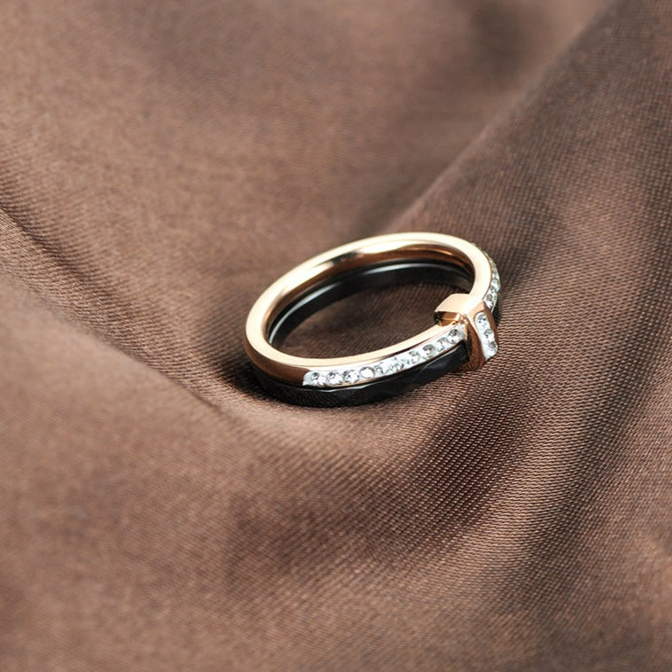 Cerelia – Elegant Ceramic Ring with Zirconia