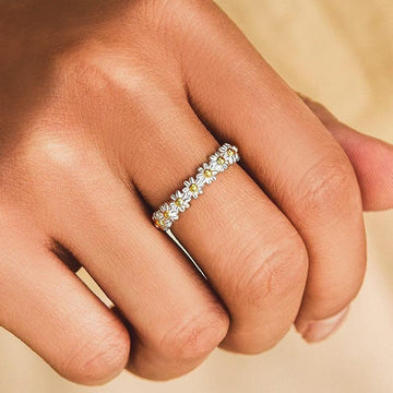 Flavia – Adjustable Daisy Ring crafted from Enamelled Silver
