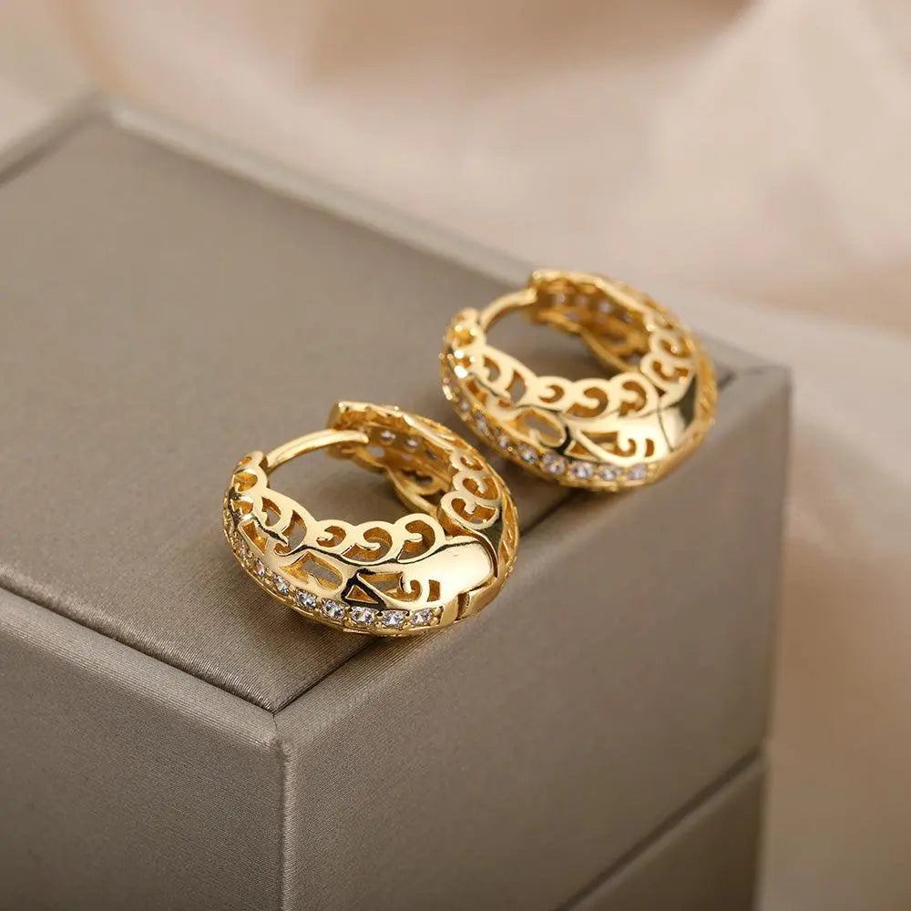 Lara - Chic Mandala Gold Drop Earrings