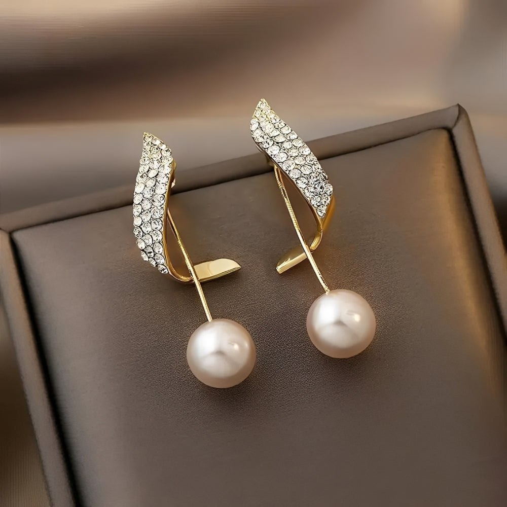 Lumine – Fascination Earrings Featuring Pearls and Elegant Gold Finish
