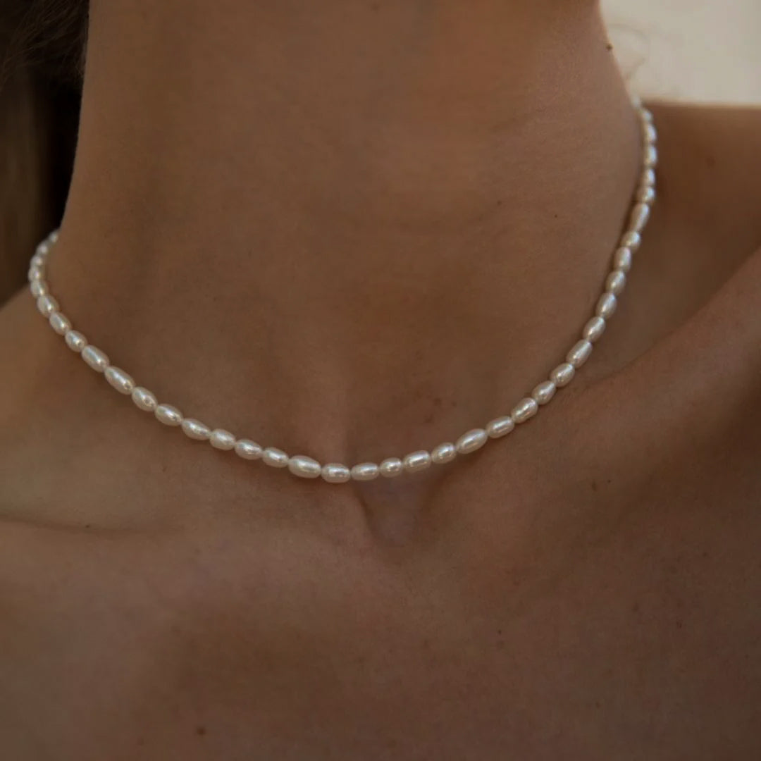 Olivia – Elegant Pearl Necklace