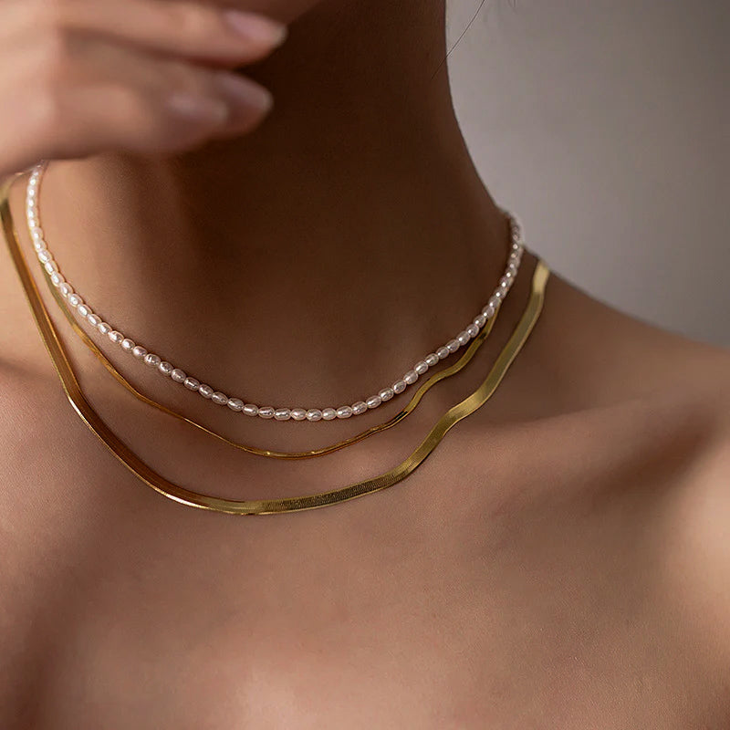 Avaria - Choker featuring Freshwater Pearls