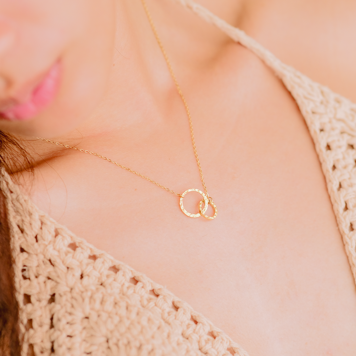 Isabelle - Gold hoop chain
