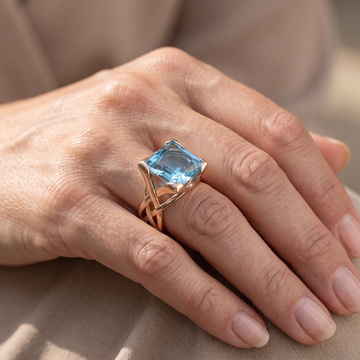 Melina – Vintage Ring in Rose Gold with Blue Zircon