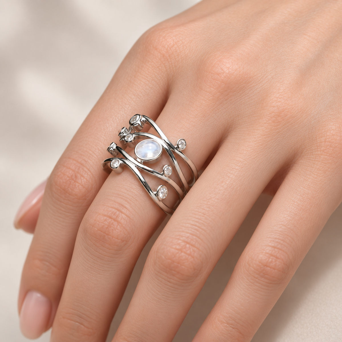 Inara – Vintage Ring in Silver with Irregular Zirconia