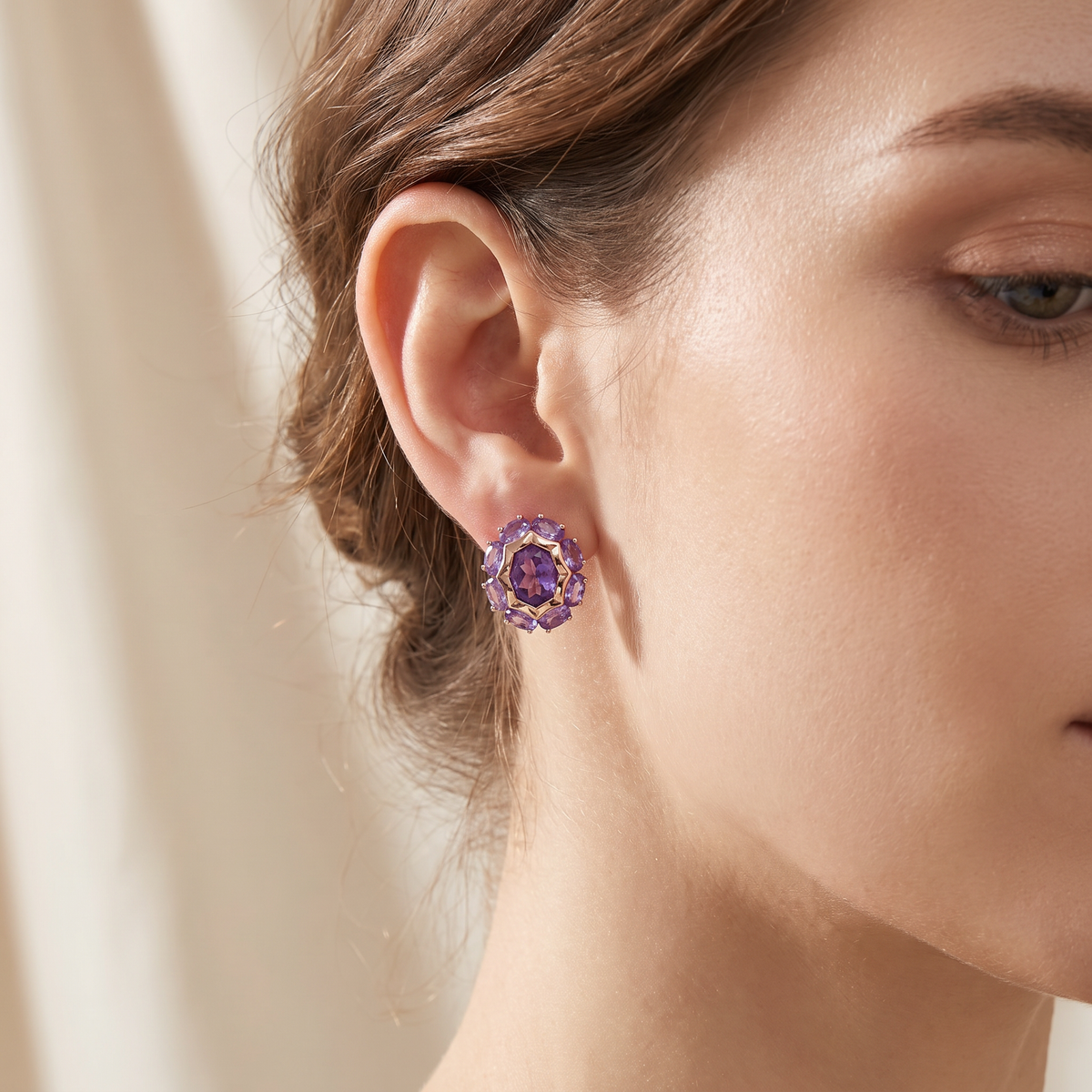 Saphira – Golden Earrings & Violet Zircon