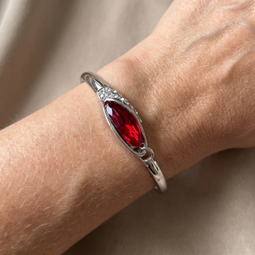 Miku – Elegant Bracelet Enhanced with Sapphires