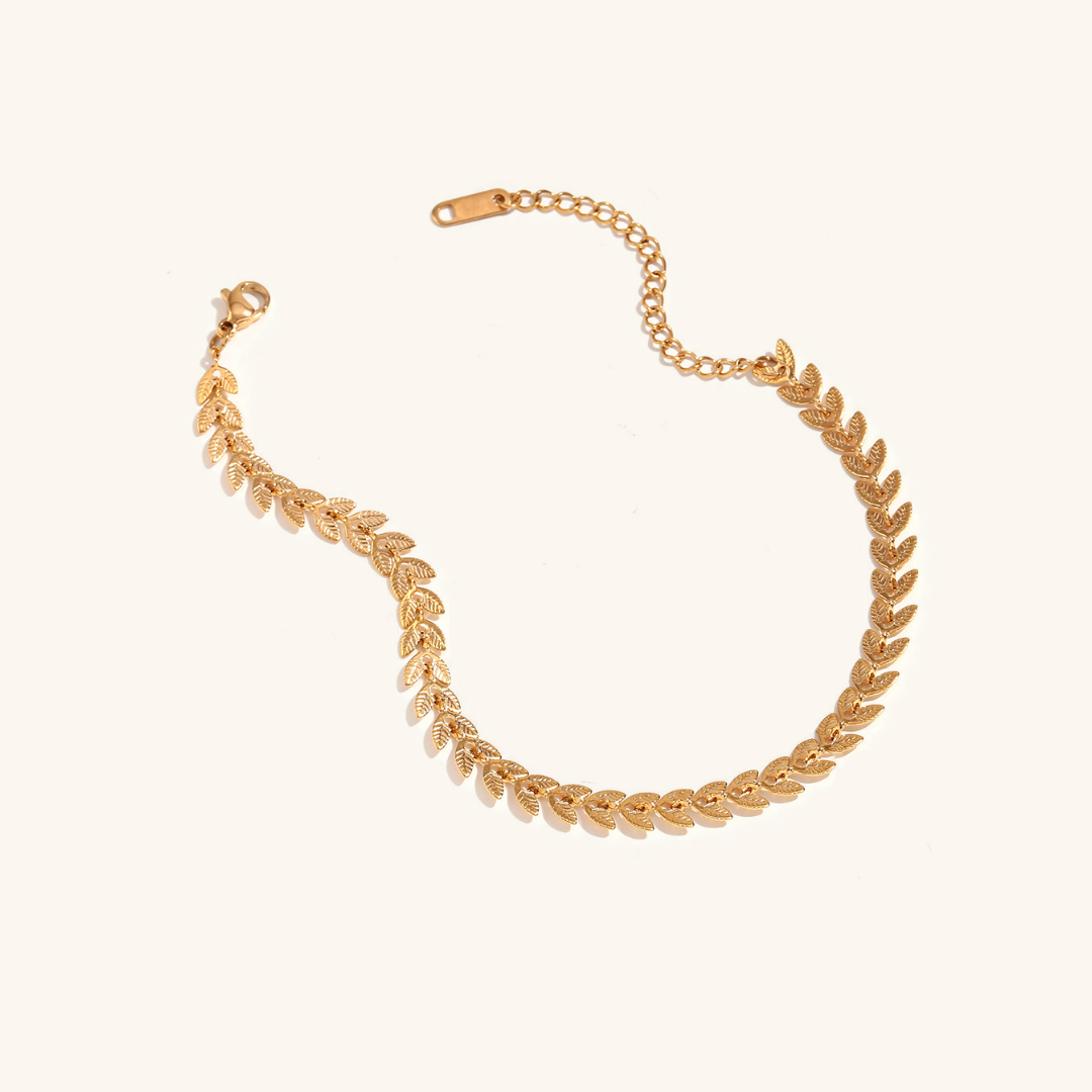 Delaida - Bracelet Featuring Leaf Gold