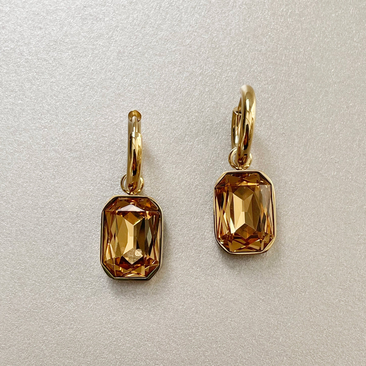 Neri – Gold-Plated Earrings featuring Amber