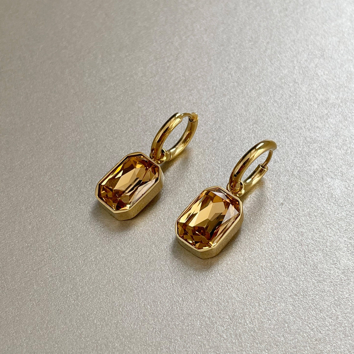 Neri – Gold-Plated Earrings featuring Amber